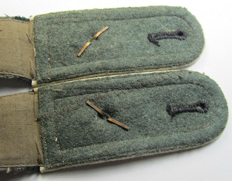 Attractive - and fully matching! - pair of WH (Heeres), early-war-period- (ie. 'M36'- ie. 'M40'-pattern) NCO-type shoulderstraps as was intended for usage by a: 'Feldwebel eines Infanterie-Regiments'