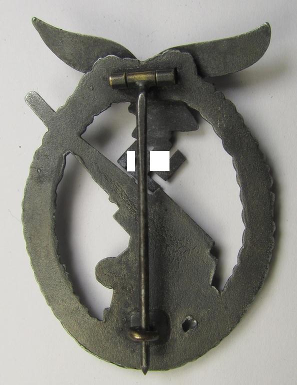 Attractive, later-war period- and/or: zinc- (ie. 'Feinzink'-) based- example of a non-maker-marked, WH (Luftwaffe) 'Flakkampfabzeichen' (or: airforce anti-aircraft badge) as was produced by the: 'Wilhelm Deumer'-company