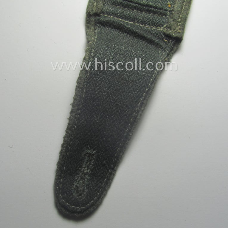 Single, 'cyphered' (and I deem early-war-period), WH (KM) NCO-type shoulderstrap: 'Unterfeldwebel eines Küsten-Artillerie-Abtlgs.'