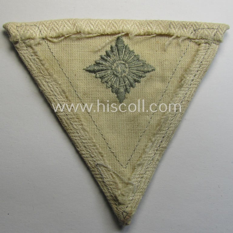 WH (Heeres o. LW) 'Armwinkel' (or: arm-chevron) as executed on beige-white-coloured linnen (ie. HBT-type-cloth) as intended for usage by a soldier with the (unusually encountered!) rank of an: 'Gefreiter mit mehr als 6 Dienstjahren'