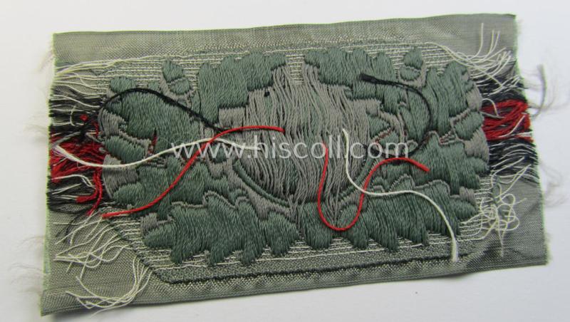 Stunning - and actually extremely rarely encountered! - early-pattern, WH (Heeres) specific cocarde as executed in greyish-coloured linnen in the so-called: 'BeVo'-weave as was intended for usage on the: 'Pz'-beret (ie. 'Panzerschutzmütze')