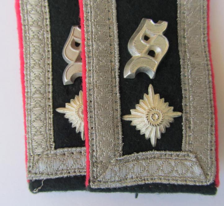 Superb - and fully matching! - pair of WH (Heeres), early-war period-, ie. 'M36'-pattern-, 'cyphered'-, NCO-type shoulderstraps, as was intended for a: 'Feldwebel eines Panzer- o. Panzerjäger-Schützen-Regiments'