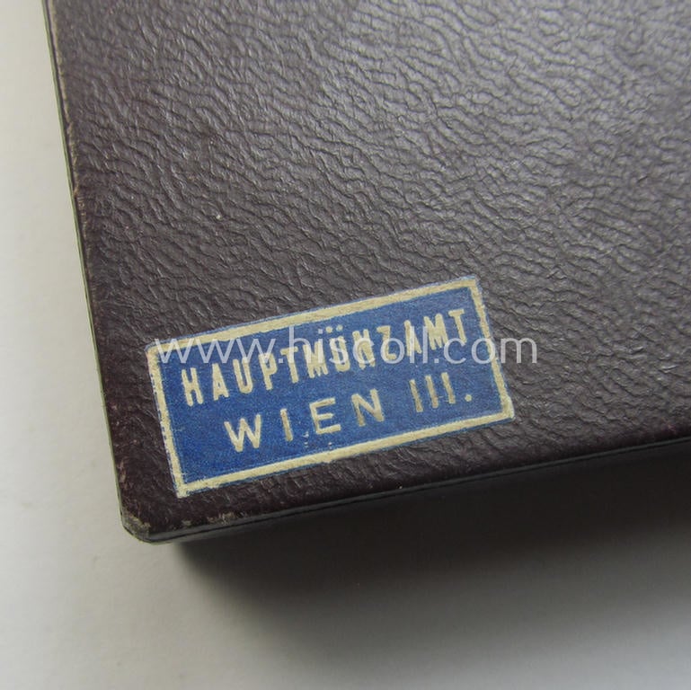 'Verwundeten-Abzeichen in Silber' being a clearly maker- (ie. '30'-) marked- and/or typical 'Feinzink'-based example that comes stored in its maker- (ie. 'Hauptmünzamt Wien III'-) marked- and period etui