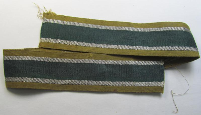 Superb, 'BeVo'-like cuff-title (ie. 'Ärmelstreifen') entitled: 'Afrikakorps' being a with certainty issued and truly worn example that comes in an overall nice- (ie. non-shortened- and most certainly once tunic-attached-), condition