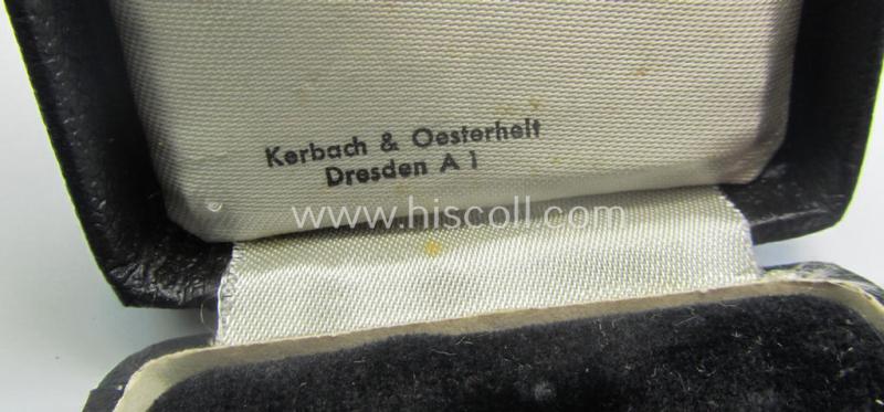 'Luxuriously'-styled - albeit empty! - etui being a maker- (ie. 'Kerbach & Oesterhelt'-) marked example as was specifically intended to store a: 'KvK 1. Kl. mit Schwertern'