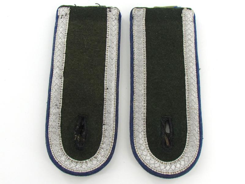 Wehrmacht ( Heer ) M36 medical or Sanitäter nco or Unteroffizier shoulder boards