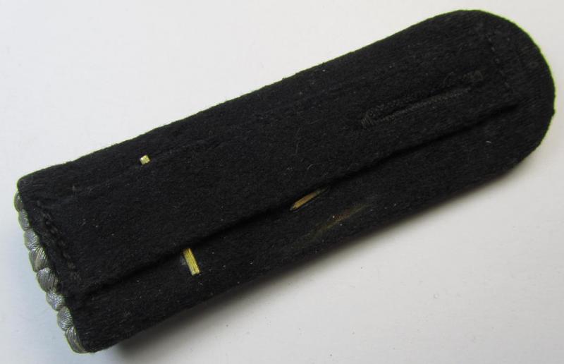 Neat - albeit regrettably single - WH (Heeres) 'cyphered' officers'-type shoulderboard as was intended for usage by an: 'Oberleutnant des Heeres Bau-Bataillon (Z) 69'