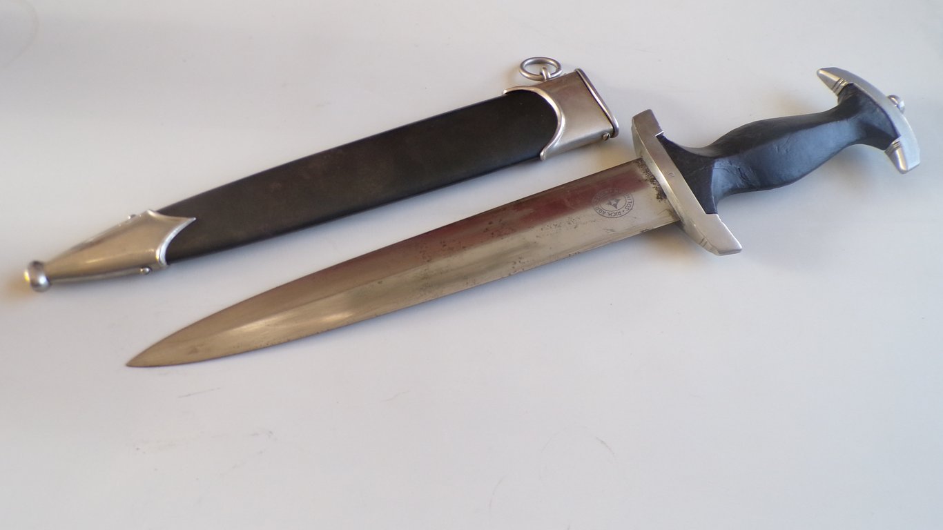 Early M33 SS Dagger by Herder