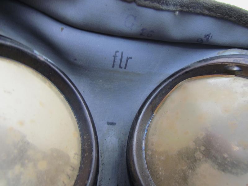 WH/SS Gasmask Cannister With Contents