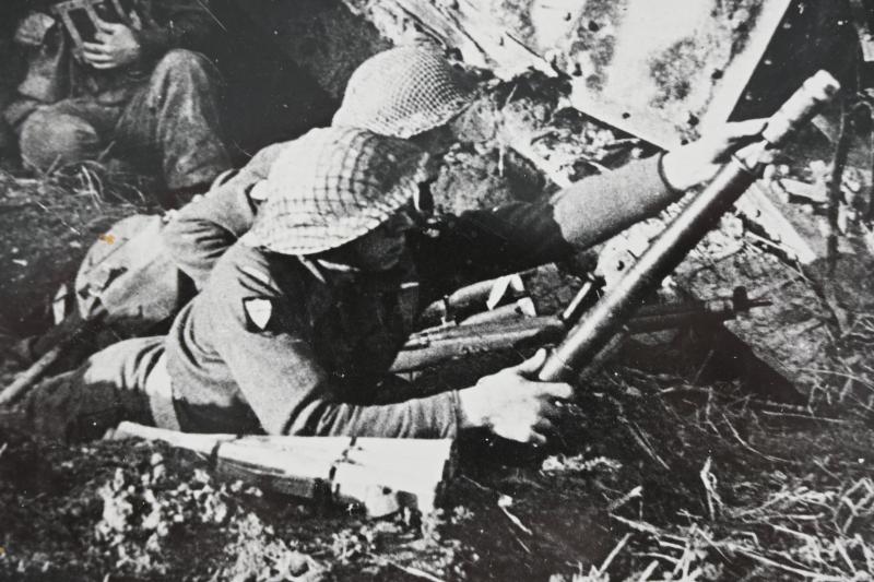 US WW2 Press Photo 'British Troops in Action'