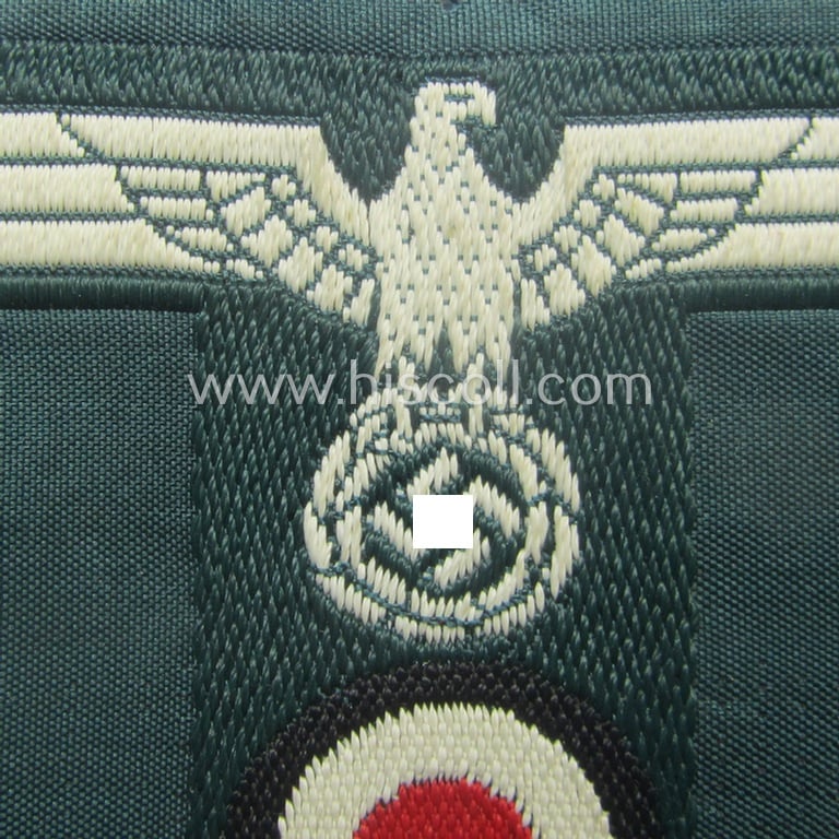 Superb - and very rarely encountered! - WH (Heeres), EM/NCO-pattern, so-called: 'T-shaped'-cap-eagle/cocarde (ie. cap-trapezoid) of the 'M41'-pattern as was specifically produced for usage on the (early-pattern!) 'Gebirgsjäger'-field-caps