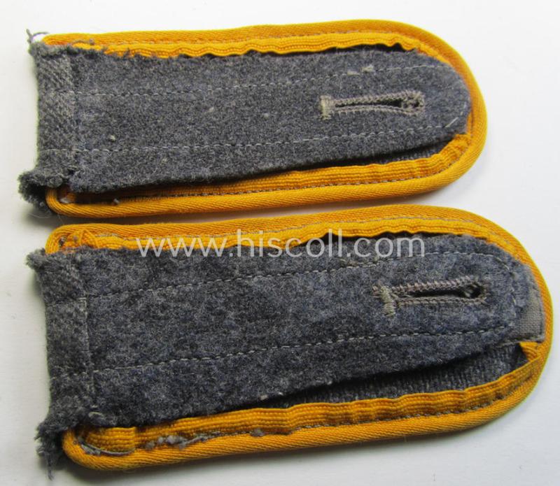 Superb - and fully matching! - pair of later-war-period, so-called: 'M44'-pattern, simplified WH (Luftwaffe) EM-type shoulderstraps as was intended for usage by a: 'Soldat der Flieger o. Fallschirm-Truppen'