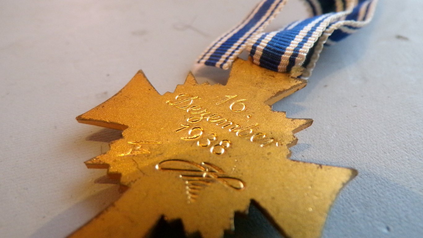 Ehrenkreuz der Deutschen Mutter Gold