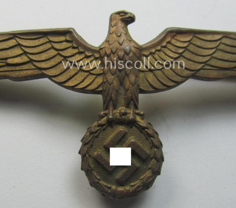 WH (Kriegsmarine) somewhat darker golden-toned breast-eagle as intended for usage onto the white-coloured, naval-type summer tunics ('Brustadler für Sommerrock der Kriegsmarine')