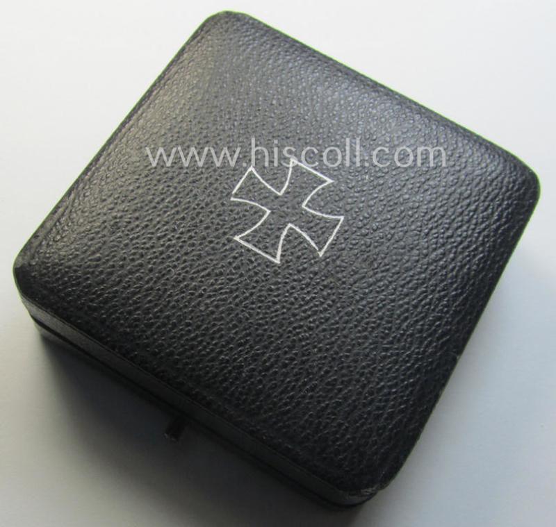 'Eisernes Kreuz 1. Klasse' (ie. Iron Cross 1st class) being an (I deem) early-war-period produced- and '26'-marked (ie. by: 'B.H. Mayer's Kunstprägeanstalt'-produced) example and that comes complete in its specific etui