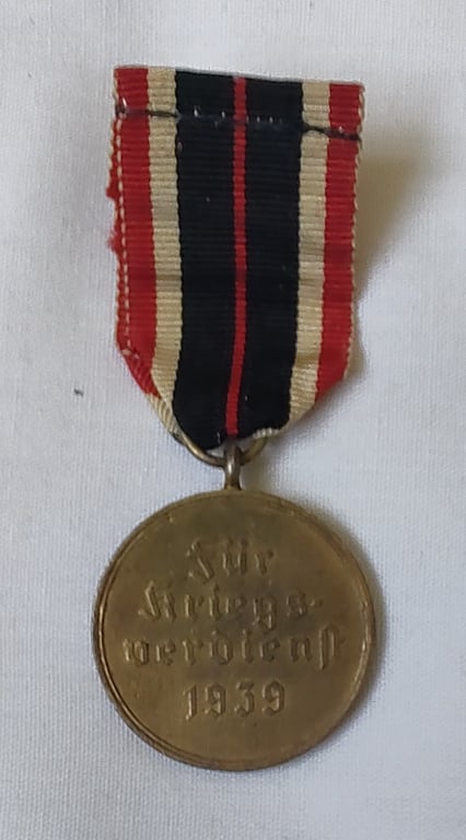 Medal set: KvM 'KriegsverdienstMedaille (War merit medal 1939)