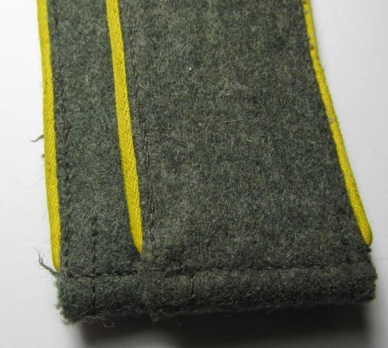 Attractive - and matching! - pair of WH (Heeres) mid-war-period- (ie. 'M43'-pattern-) EM-type shoulderstraps as piped in the bright-yellow- (ie. 'zitronengelber'-) coloured branchcolour as intended for a: 'Soldat der Nachrichten-Truppen'