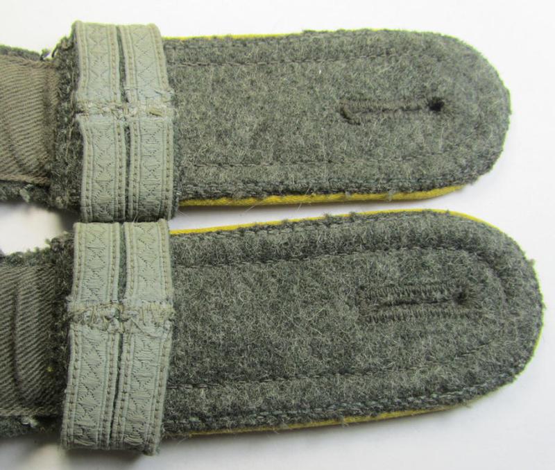 Attractive - fully matching and scarcely seen! - pair of WH (Heeres) NCO-type (ie. 'M40-/M43'-pattern) shoulderstraps as was intended for usage by an: 'Uffz. u. Offiziers-Anwärter eines Heeres Nachrichten-Abteilungs'