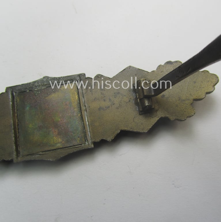 'Nahkampfspange in Bronze' (or: bronze-class close-combat clasp ie. CCC) being a (typical) non-maker-marked- and/or minimally converse-shaped specimen as was (I deem) produced by the maker- (ie. 'Hersteller') 'Steinhauer & Lück'