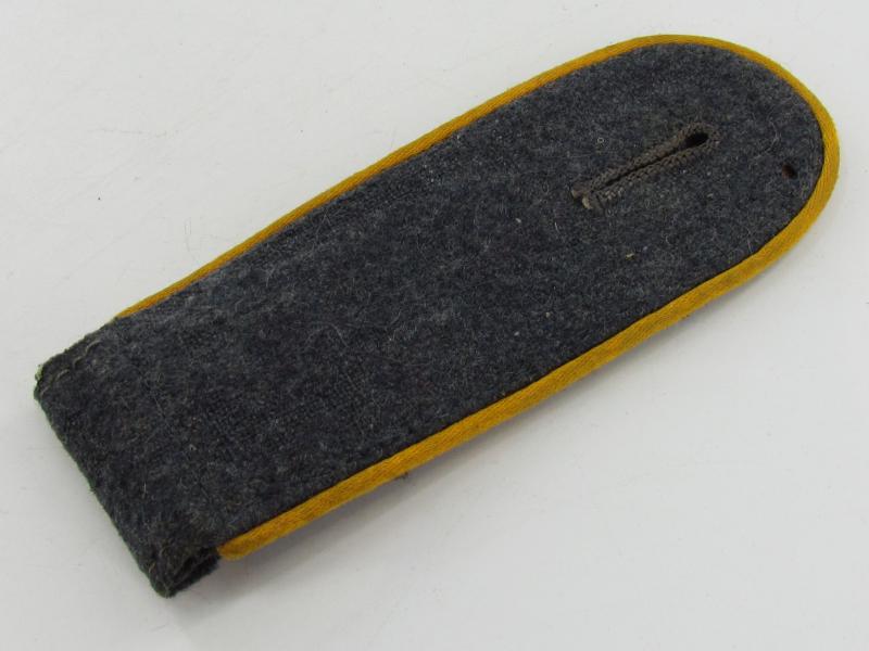 Single Luftwaffe EM shoulder board
