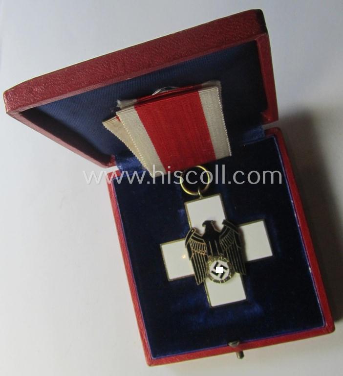 Multi-coloured- and nicely enamelled: 'Ehrenzeichen für deutsche Volkspflege 3. Stufe' that comes together with its original ribbon (ie. 'Bandabschnitt') and that comes stored in its period, 'LDO'-marked etui as found