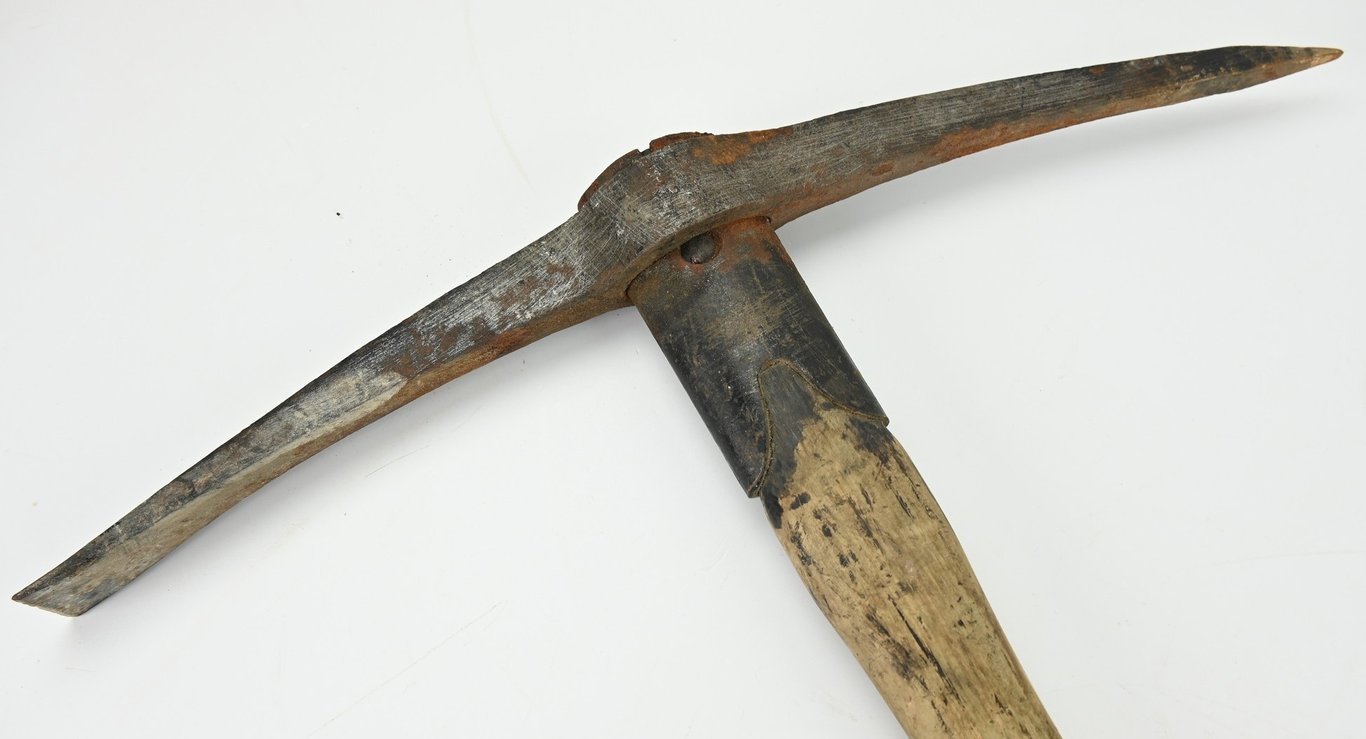 British WW2 Infantry Pick Axe