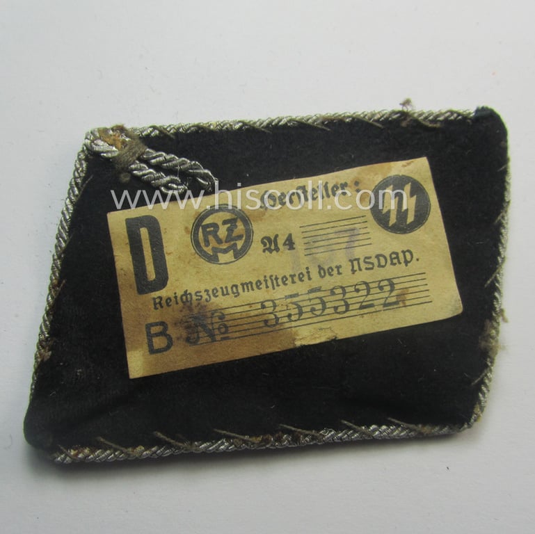 Fantastic - very desirable and complete! - truly worn and carefully tunic-removed insignia-grouping as was worn by a: 'Obersturmfüher u. Mitglied einer Panzerjäger-Abts. der Leibstandarte SS Adolf Hitler'