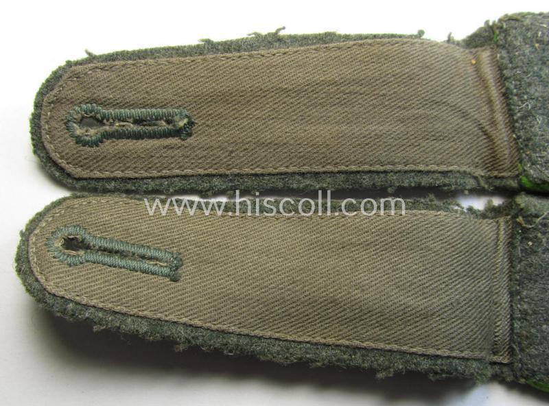 Attractive - fully matching and actually scarcely found! - pair of WH (Heeres) mid-war-period- (ie. 'M43'-pattern-) NCO-type shoulderstraps as was intended for usage by an: 'Unteroffizier der Panzer-Grenadier-Truppen'
