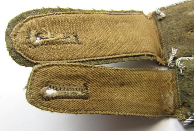 Attractive - albeit minimally mis-matched - pair of RAD (ie. 'Reichsarbeitsdienst') EM (ie. NCO-)type shoulderstraps (being of the third pattern as was used in the period between 1942-45) as was specifically intended for a: 'RAD-Hauptvormann'