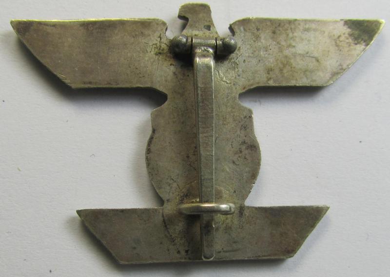 Attractive - and rarely seen! - example of a: 'Wiederholungsspange zum EK I. Klasse' (or: bar to the WWI IC first-class) as was produced by the maker (ie. 'Hersteller'): 'B.H. Mayer's Kunstprägeanstalt'