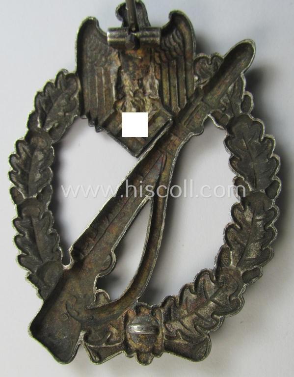 Neat, 'Infanterie-Sturmabzeichen in Silber' being a non-maker-marked-, 'hollow-back'- and/or zinc- (ie. 'Feinzink'-) based specimen of the so-called: 'egg-head'-pattern (as presumably produced by the 'Hersteller' ie. maker: 'Gustav Brehmer...