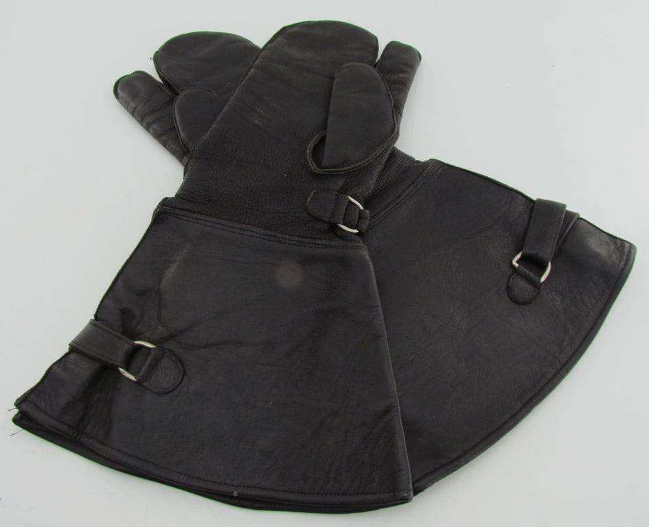 Early Luftwaffe Kradmelder Leather Gloves – L.B.A. 39 – Unit Marked