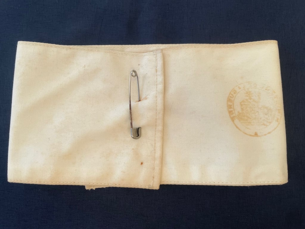 ORIGINAL WW2 US RED CROSS ARM BAND GIFTED TO FRANCE