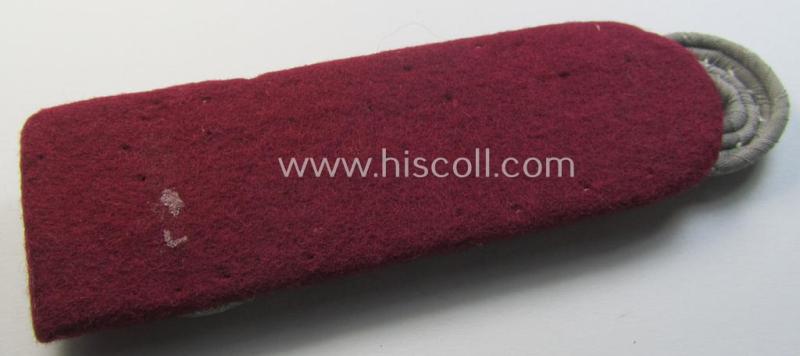 Neat - albeit regrettably single! - WH (Heeres) officers'-type shoulderboard as piped in the darker-purple-red- (ie. 'bordeaux-roter'-) coloured branchcolour as was intended for a: 'Major eines Nebelwerfer-Rgts. o. Abtlgs.'