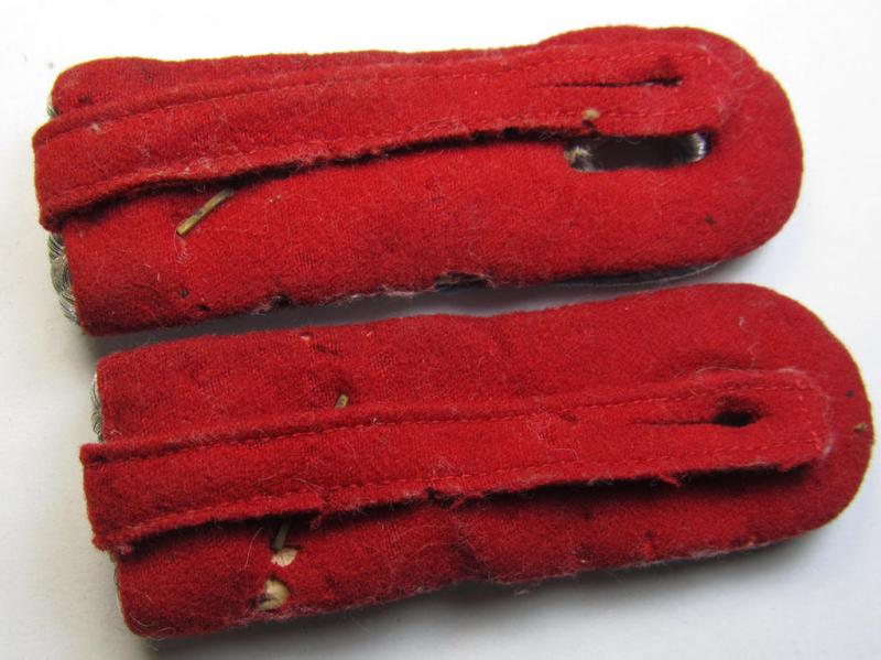 Attractive - and/or fully matching! - pair of WH (Luftwaffe) officers'-type, dual- (ie. bright-red/darker-blue-) piped shoulderboards as was specifically intended for an: 'Oberleutnant der Reserve der Flak-Artillerie-Truppen'