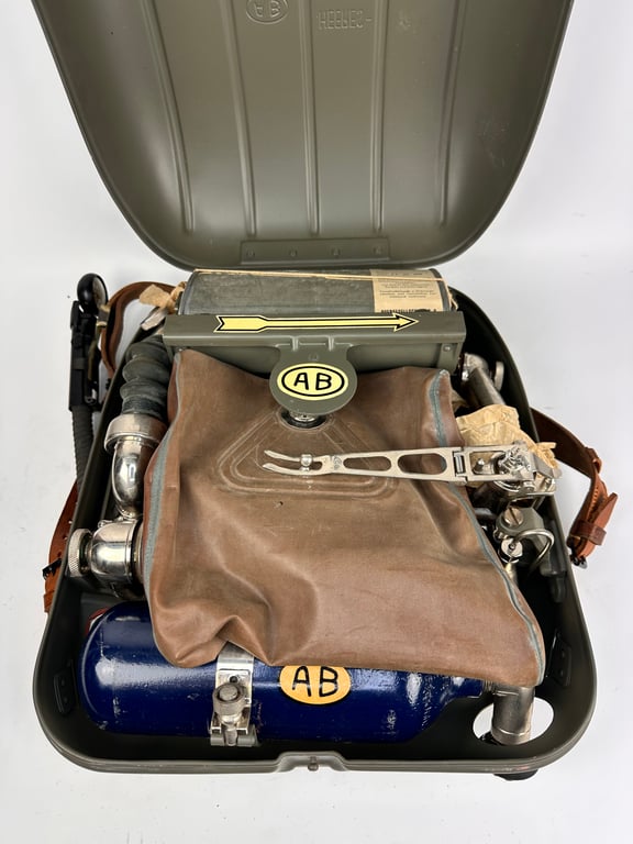 Wehrmacht "Heeres-Atmer " oxygen breathing apparatus in case
