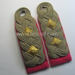 Pair of 'high-ranked', WH (Heeres) officers'-type shoulderboards as...