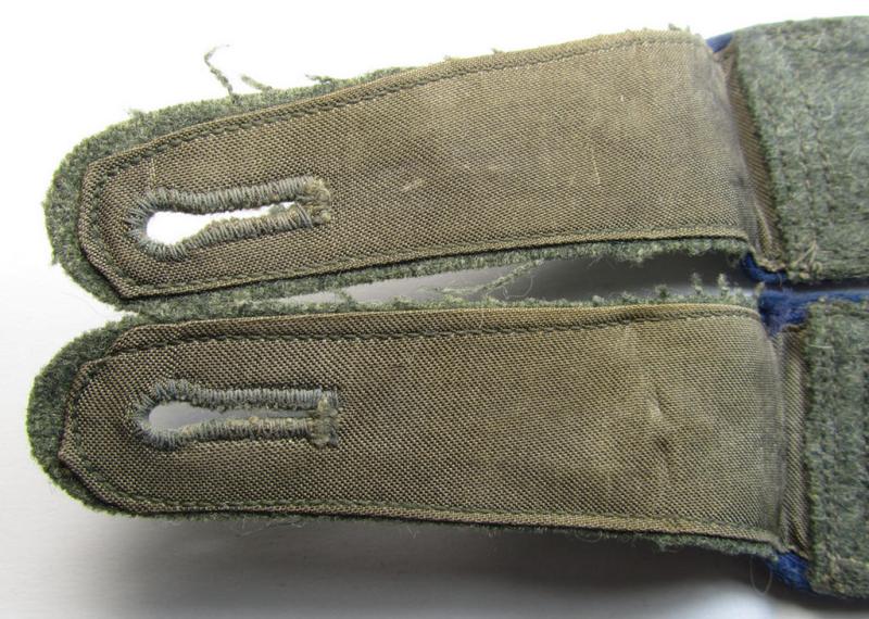 Superb - fully matching and scarcely found! - pair of WH (Heeres) - I deem - mid-war-period- (ie. 'M41/M43'-pattern) NCO-type shoulderstraps as was intended for usage by a: 'Feldwebel einer Sanitäts-Abteilungs'