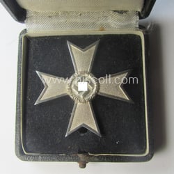 'Kriegsverdienstkreuz 1. Kl. ohne Schwn.' being a clearly...