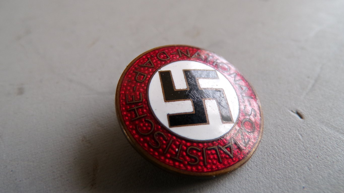 N.S.D.A.P Membership Party pin M1/72