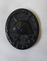 'Verwundeten-Abzeichen in Schwarz' maker marked 107 for maker...