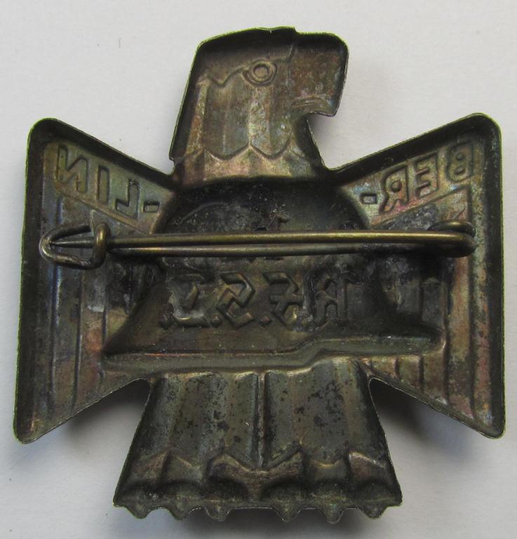 Detailed, silverish-toned WWI-veteran-related day-badge (ie. 'tinnie' or: 'Veranstaltungsabzeichen') as was issued to commemorate a veteran-related meeting entitled: 'R.F.S.T. - Berlin - 1932'