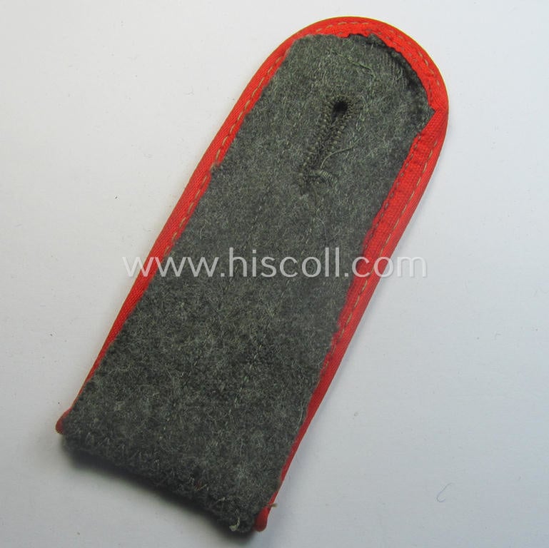 Single, WH (Heeres) later-war period- (ie. 'simplified'- ie. 'M44-'-pattern-) EM-type shoulderstrap: 'Soldat der (Sturm)Artillerie-Trpn.'