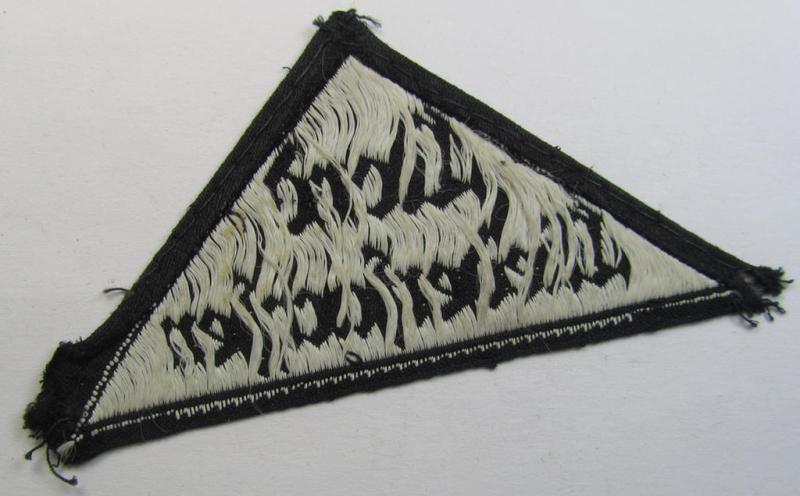 HJ/BDM ('Hitlerjugend' ie.: 'Bund Deutscher Mädel') district-triangle (ie. 'Gebietsdreieck') being an example that misses its 'RzM-etiket' and that is entitled: 'Nord Niedersachsen' and that comes in a tunic- ie. shirt-removed, condition