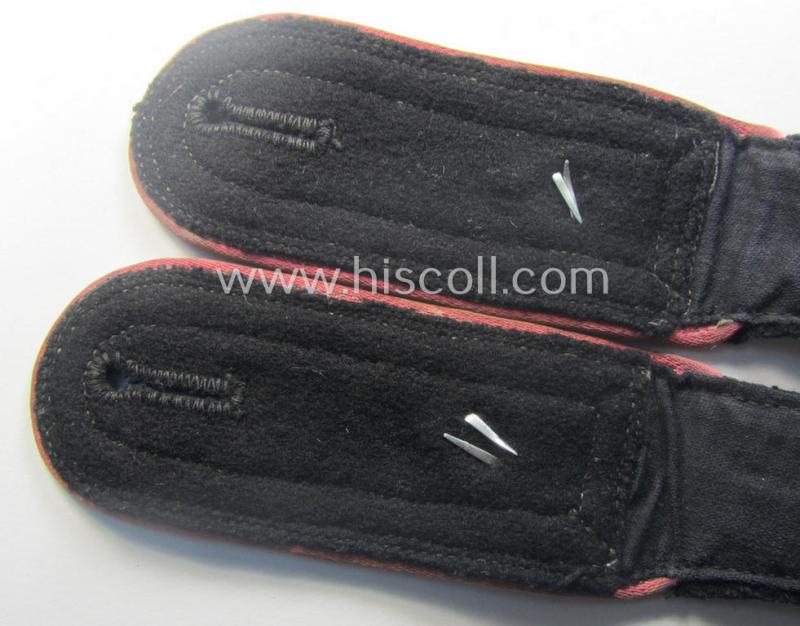 Pair of WH (Heeres) NCO-type shoulderstraps for usage by a: 'Feldwebel' who served within the: 'Panzer-Truppen'