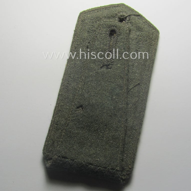 Single, 'cyphered' (and I deem early-war-period), WH (KM) NCO-type shoulderstrap: 'Unterfeldwebel eines Küsten-Artillerie-Abtlgs.'