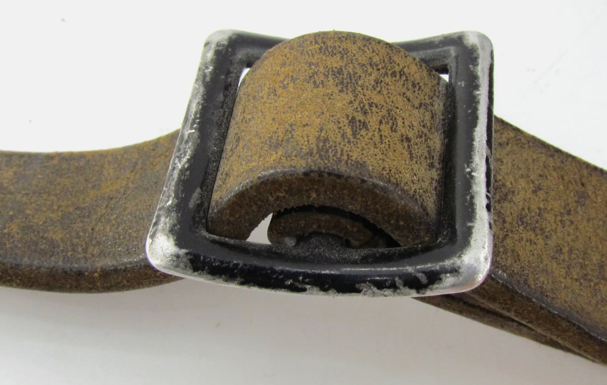 Red-Brown Bakelite 6x30 Dienstglas Case with original carrying strap