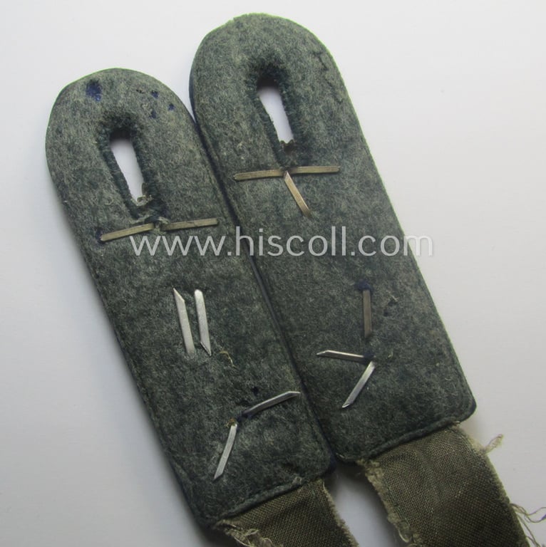 Pair of WH (Heeres) neatly 'cyphered', so-called: 'M40'-pattern, NCO-type shoulderstraps as intended for usage by an: 'Oberfeldwebel einer Sanitäts-Abtlgs. und Mitglied einer Ärtzlichen Akademie des Heeres'