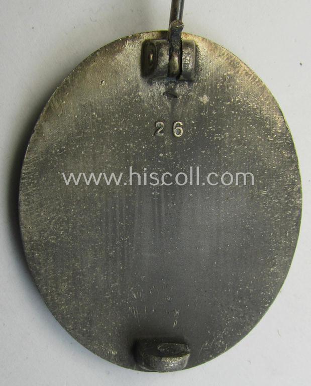 Attractive, 'Verwundeten-Abzeichen in Silber' being a clearly maker- (ie. '26'-) marked- and typical zinc- (ie. 'Feinzink'-) based example as was produced by the desirable maker: 'B.H. Mayer's Kunstprägeanstalt'