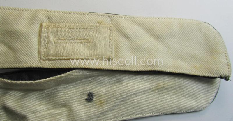 Superb, WH (Heeres o. Waffen-SS) greenish-coloured- and/or 'standard-issue'-pattern so-called: 'Kragenbinde' (or: uniform inner-collar) being a regular-issued and/or maker-marked example that comes in a hardly used- ie. worn-, condition